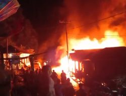 Satu Unit Rumah Warga di Muara Parlampungan Dilalap Sijago Merah
