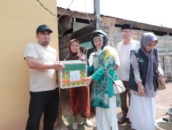 Jelang Idul Fitri, Pj Bupati Aceh Besar Salurkan Bansos untuk Anak Yatim, dan Fakir Miskin