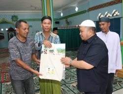 Bupati Tapsel Serahkan Bantuan dan Zakat Mal ke BKM Babussalam, Al-Amal dan Al-Ikhlash