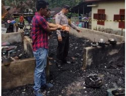 Polsek Batang Toru Olah TKP Kebakaran di Desa Panobasan Lombang