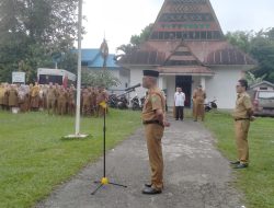 Asisten III Sekdakab Madina Pimpin Apel Gabungan di Halaman Kantor Camat Siabu