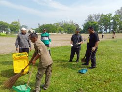 ASN Gotong Royong Bersihkan Lapangan Bungong Jeumpa Kota Jantho