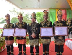 Sukseskan Pileg dan Pilpres, Pj Bupati Iswanto Serahkan Penghargaan untuk Forkopimda Aceh Besar