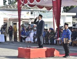 Sekda Madina Pimpinan Upacara Peringatan Hardiknas di Halaman Masjid Agung Nur Ala Nur