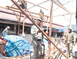 Satpol PP Aceh Besar Bersama Tim Gabungan Tertibkan Bangunan Liar di Pasar Induk Lambaro