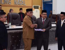 Bupati Sukhairi Sampaikan LKPJ 2023 ke DPRD Madina