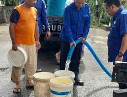 Dirut PDAM Tirta Mountala Turun Langsung Suplai Air Bersih untuk Warga Lhoknga