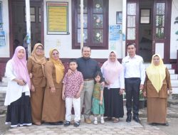 Pagi-Pagi Anak Pargarutan Tersenyum Dapat Susu Gratis Dari Bupati Tapsel