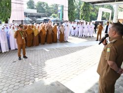 Pimpin Apel di RSUD Aceh Besar, Pj Bupati Tekankan Etos Kerja dan Integritas