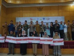 Pemko Langsa Bersama Jasa Keuangan Syariah Salurkan KURMA Kepada Pelaku Usaha
