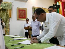 Penandatanganan Serentak Fakta Integritas dan Perjanjian Kinerja Pejabat Tinggi Pratama Tahun 2024