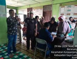 Pemerintah Salurkan Bantuan Pangan Untuk Warga Desa Beranang