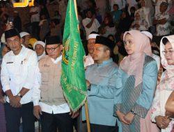 Ribuan Masyarakat Padati Pelepasan 220 JCH Tapsel Menuju Asrama Haji Medan