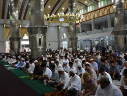 Pemko Langsa Bersama Ratusan  Masyarakat Kota Langsa Sholat Idul Adha 1445 H/ 2024 M di Masjid Darul Fallah Langsa