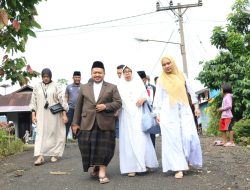 Bupati Tapsel dan Keluarga Laksanakan Shalat Idul Adha Bersama Warga Tanjung Dolok