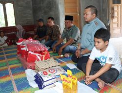 Bupati Tapsel Santuni 2 Keluarga Korban Kebakaran di Desa Huta Holbung
