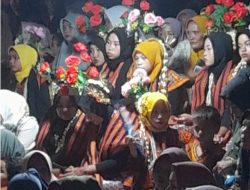 Gumpang Lempuh Saman Bines Menghadiri Undangan Mael Gaya Sagad Memperhatikan Masyarakat Setempat
