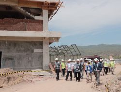 Pj Bupati Iswanto Tinjau Pembangunan Gedung Amanah di KIA Ladong