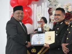 Sekda Sulaimi Serahkan Piala Voli Putra Hari Bhayangkara di Polres Aceh Besar