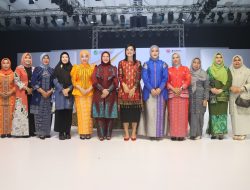 Peduli Akan Peningkatan UMKM, Ketua Dekranasda Tapsel Hadiri Medan Fashion Festival