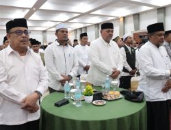 Wakili Pj Bupati, Kadisdik Dayah Aceh Besar Hadiri Pelantikan PB-HUDA Aceh