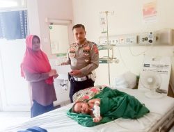 Wujud Perhatian Serius, KBO Lantas Irvan Jenguk Bayi Tanpa Anus dan Bantu Biaya Pendampingan