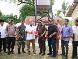 Potong Pita, Pj Bupati Iswanto dan Kajari Aceh Besar Resmikan Sumur Berkah Adhyaksa di Lampuuk