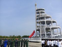 Semarak Peringatan HUT RI Ke-79 Pemko Langsa Kibarkan Bendera Merah Putih Raksasa di Puncak Tower Hutan Manggrove