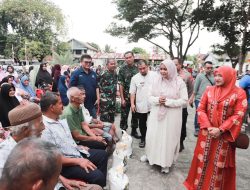Pj Bupati dan Pj Ketua TP PKK Aceh Launching Perdana Penyaluran Cadangan Pangan Pemerintah Tahap ke-3 di Blang Bintang