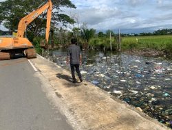 Jelang Gelaran PON XXI, DLH Aceh Besar Tangani Saluran Blang Bintang
