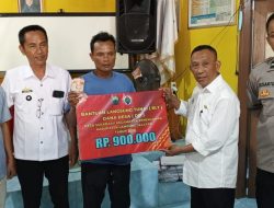 Pemdes Sukabaru Menyerahkan BLT-DD Tahap III Kepada 20 KPM