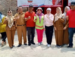 Ketua Tim Penggerak PKK Lampung Selatan, Serahkan Kunci Bedah Rumah “Program Swasembada Rumahku”