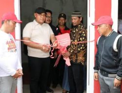 Nanang Ermanto Serahkan Kunci Bedah Rumah Milik Warga Sidowaluyo