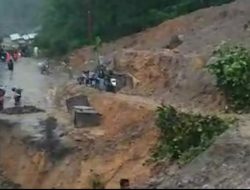 Tapsel Rasyid Dongoran atasi Longsoran yang Timbun Ruas Jalan Provinsi, Masyarakat Diingatkan Waspada!