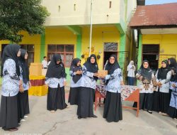 Adidah S.Pd Juara Guru Terbaik Pada Peringatan Hari Guru Nasional Ke-79 di MTs Geudubang Aceh