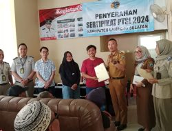 Program PTSL BPN Lamsel Serahkan 99 Sertifikat Elektronik Tanah Tahap I di Kelurahan Way Urang
