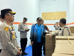 Pj Bupati Aceh Timur Bersama Forkompinda Tinjau Pelipatan Surat Suara di KIP Aceh Timur