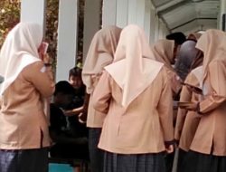 Pelajar SMAN Unggul Aceh Timur Terima Raport