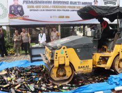 Pemusnahan Ribuan Botol Miras di Polres Lampung Selatan