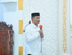 Pemkab Aceh Besar Bersama DMI Aceh Salurkan Bantuan Alat Kebersihan Untuk Masjid