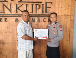 Lagi-lagi Polisi Berjiwa Sosial Ini Terima Penghargaan dari Anggota Komisi I DPRK Aceh Utara