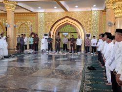 Pelepasan Calon Jamaah Haji Kabupaten Aceh Selatan Kloter 6 dan 12 Tahun 1446 H/2025 M di Mesjid Istoqomah Tapaktuan