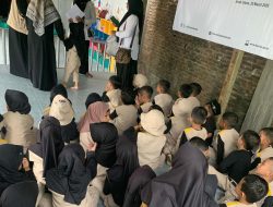 Cegah Infeksi Cacing, Tim Puskesmas Blangjruen Sambangi Sekolah IT Bazla