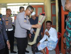 Suasana Haru Selimuti Penyerahan Kaki Palsu : “Terimakasih Pak Kapolres”