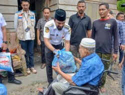 Bupati Aceh Timur Al Farlaky Kembali Serahkan Bantuan Listrik Gratis Warga Kurang Mampu