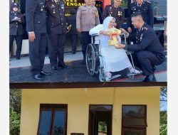 Rosmaini Tersenyum Bahagia di Hari Bhayangkara Dapat Rumah Impian dari Kapolres Aceh Tengah