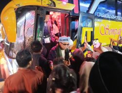 “Kepulangan Jema’ah Haji Kota Langsa Disambut Walikota Langsa, Forkopimda dan Masyarakat Dengan Lantunan Selawat “