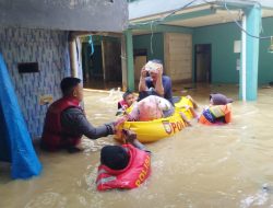 Banjir di Kebon Pala Jakarta Timur, Polri Bantu Warga Mengungsi