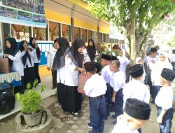 Hari Pertama Masuk Sekolah MIN 30 Aceh Utara, Orangtua Wali Antusias Antar dan Jemput