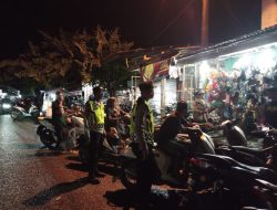 Patroli Malam Hari, Personil Polsek Paya Bakong Beri Rasa Aman dan Edukasi Kamtibmas